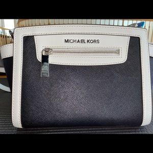 Micheal Kors Crossbody Bag